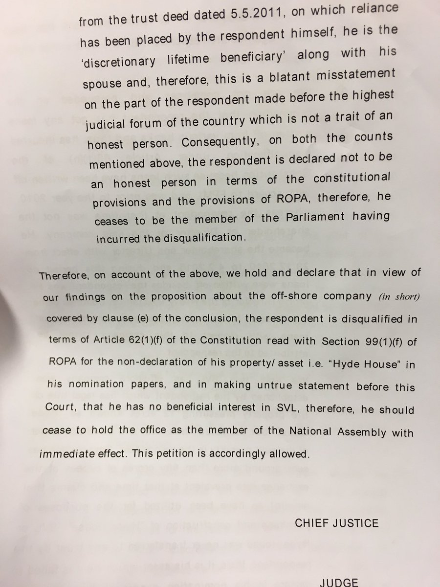 zainsyedpak's tweet photo. Judgment clearly says #JahangirTareen not only failed to declare his asset but also lied to the court. hence he is disqualified on 2 counts. #ImranKhan says he wil remain Gen sec of PTI ..
#BaniGalaKaBabaLadla #SupermeCourt #نااہل_ترین https://t.co/iMTE5yZDuz