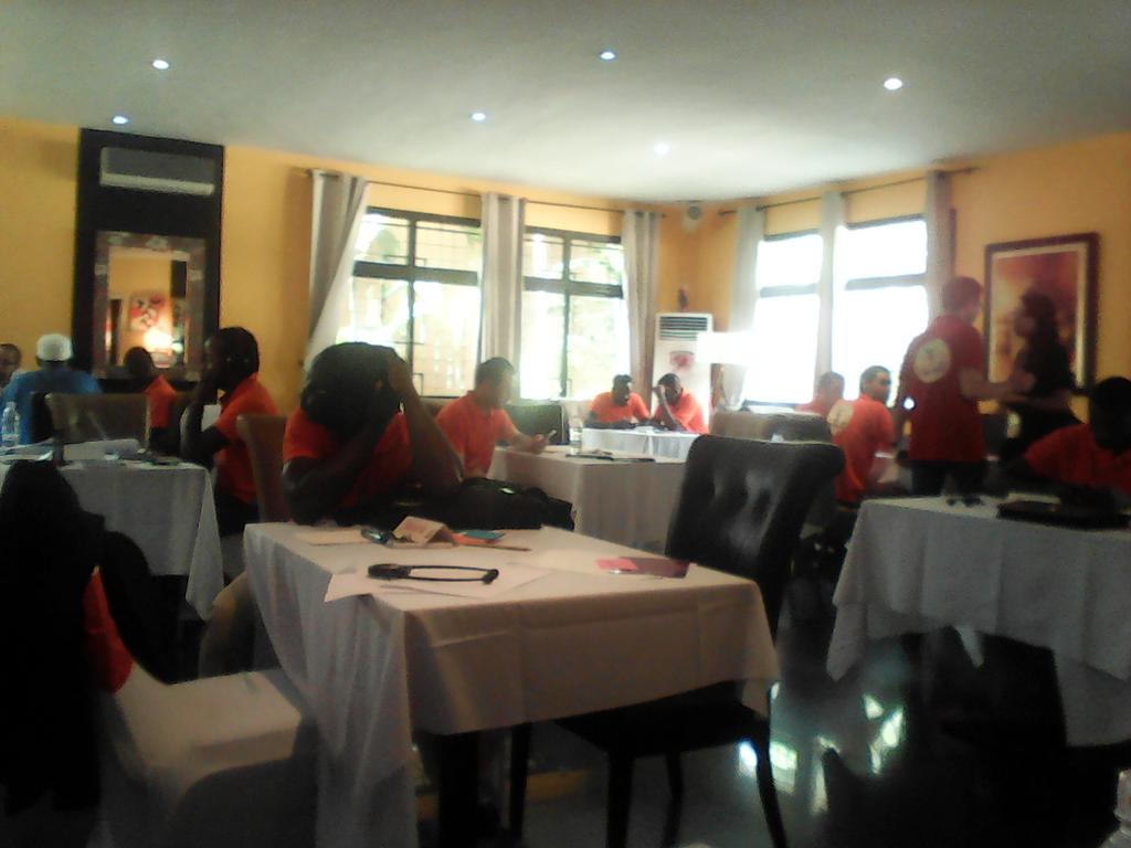 _bykherox's tweet image. #larbreapalabres on parle de solution a #solbeni