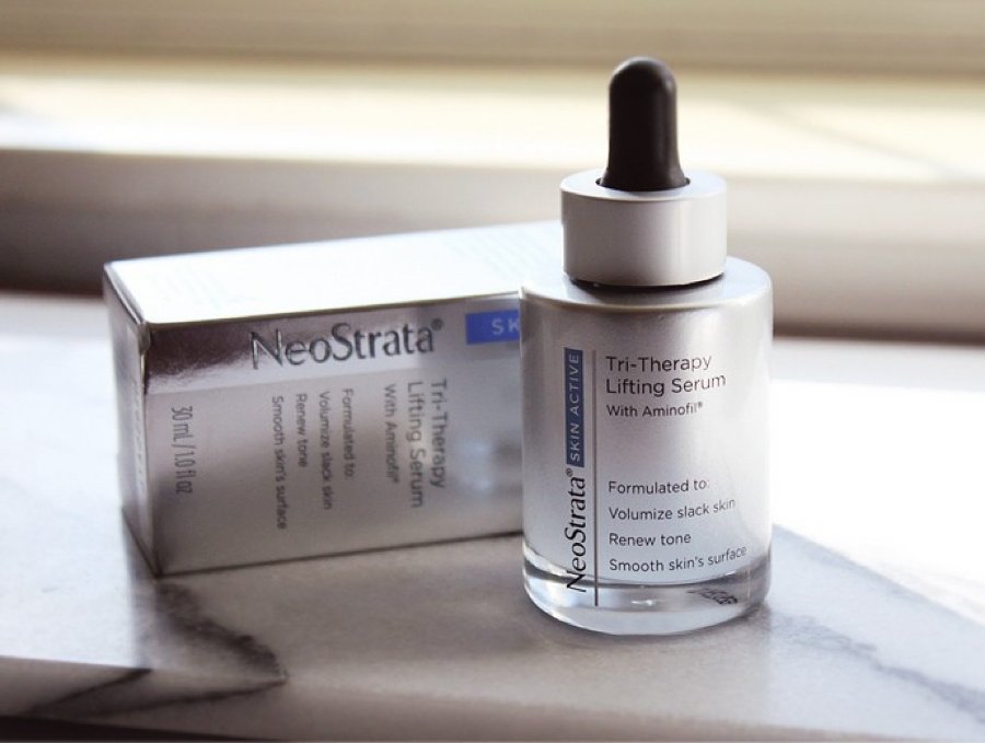 Christy41970's tweet photo. Winter is here—which means skin needs all the hydration and care it can get! @NeoStrata SKIN ACTIVE Tri-Therapy Lifting Serum to the rescue #AD https://t.co/QIsTypkJo0 #TripleLifting #Iworkwiththem https://t.co/TtDRxWsvoX