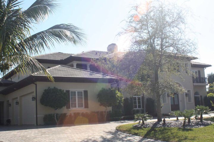 RomeroRoofing67's tweet photo. From residential to commercial WE DO IT ALL!!! Contact M.Romeros and we'll be more then happy to take take care of you. (305) 388-3704 https://t.co/RF3sYlfMcX