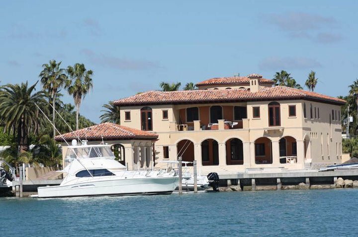 RomeroRoofing67's tweet photo. From residential to commercial WE DO IT ALL!!! Contact M.Romeros and we'll be more then happy to take take care of you. (305) 388-3704 https://t.co/RF3sYlfMcX