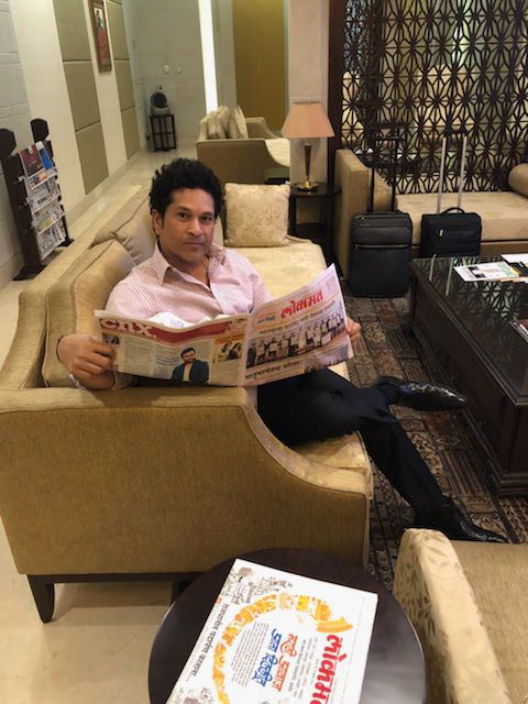 sachin_rt's tweet photo. दिल्ली एअरपोर्ट लाउन्जमध्ये मराठी पेपर वाचण्याची मज्जाच वेगळी आहे. https://t.co/ZOPM3W27af