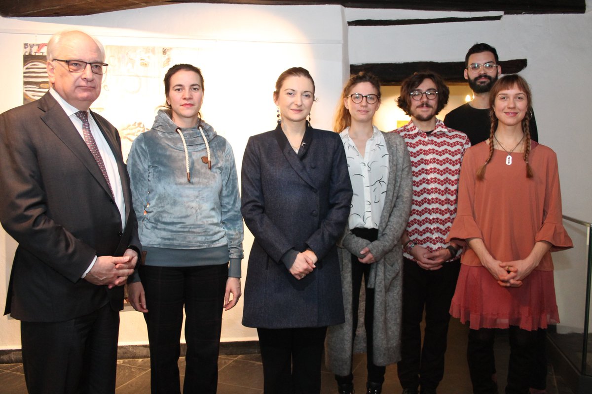 kult_min's tweet photo. D'Ierfgroussherzogin huet haut d'Ausstellung "Peinture" am Kader vun der Serie #Intro_ an der Galerie "Beim Engel" besicht, wou si vum @Guy_Arendt a vun de Kënschtler empfaang gouf. https://t.co/jTPrG3yLvd