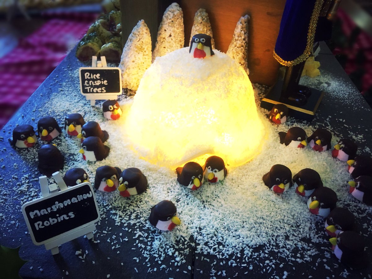 robdudley89's tweet photo. Rice Crispie Trees &amp; Marshmallow Robins! @AbbotsBromley @HolroydHowe #ChristmasMarket @Rachael48432853 @_1steffan @ESweeting87 @TFlyingDutchM https://t.co/xHlD494f8k