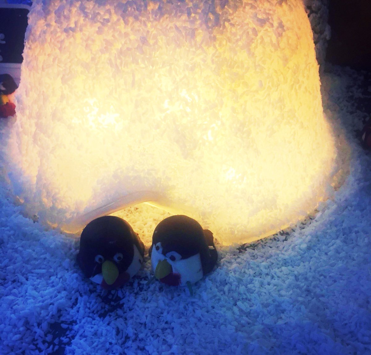 robdudley89's tweet photo. Rice Crispie Trees &amp; Marshmallow Robins! @AbbotsBromley @HolroydHowe #ChristmasMarket @Rachael48432853 @_1steffan @ESweeting87 @TFlyingDutchM https://t.co/xHlD494f8k