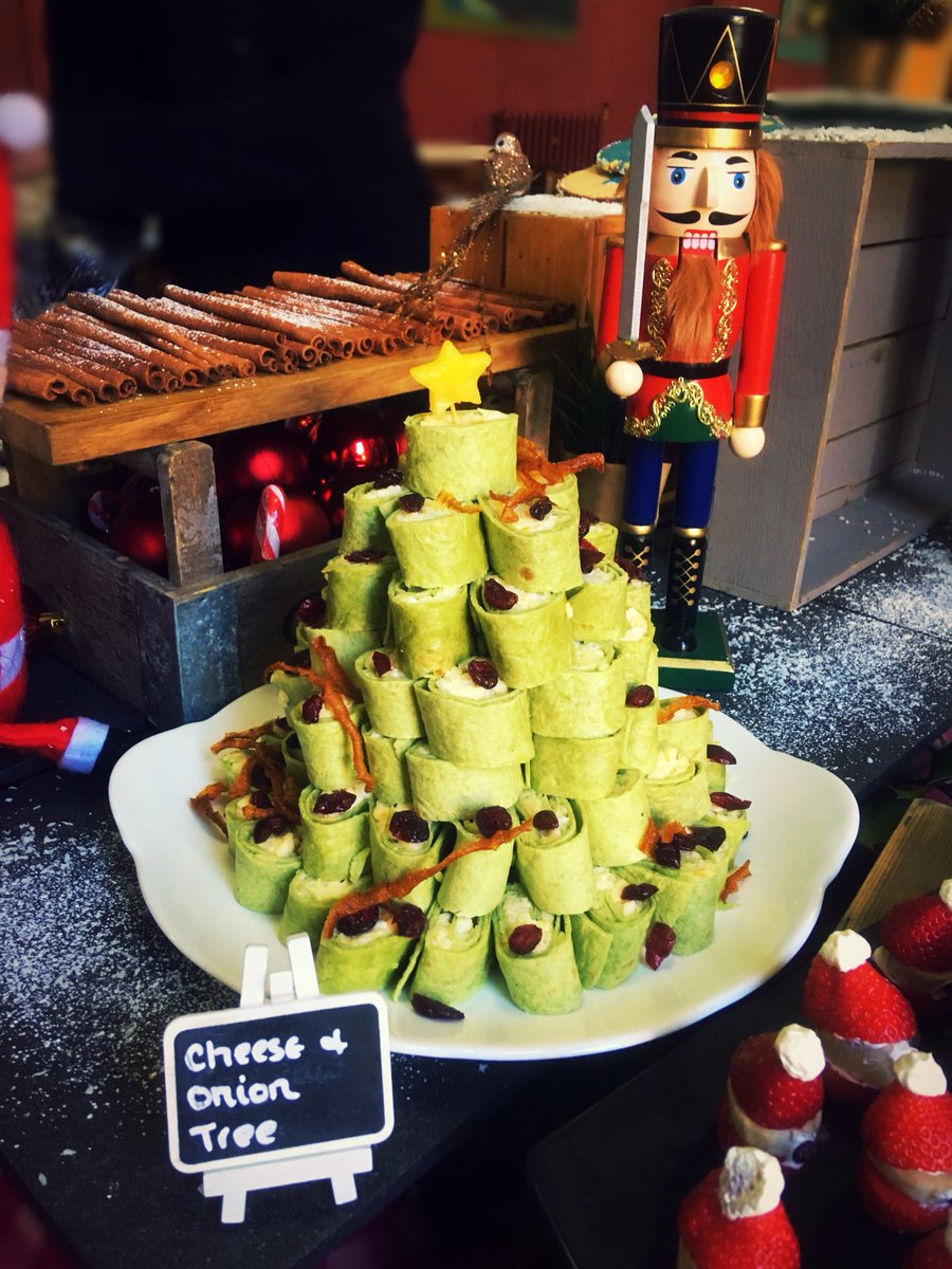robdudley89's tweet photo. Cheese Pinwheel Tree @AbbotsBromley @HolroydHowe #ChristmasMarket @Rachael48432853 @_1steffan @ESweeting87 @TFlyingDutchM https://t.co/5YG2yJD5Ic