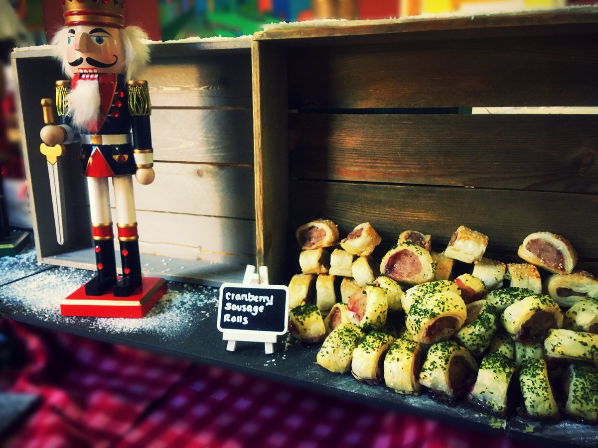 robdudley89's tweet photo. Cranberry Sausage Rolls @AbbotsBromley @HolroydHowe #Christmas Market @Rachael48432853 @_1steffan @ESweeting87 @TFlyingDutchM https://t.co/SzkcDzBsBy