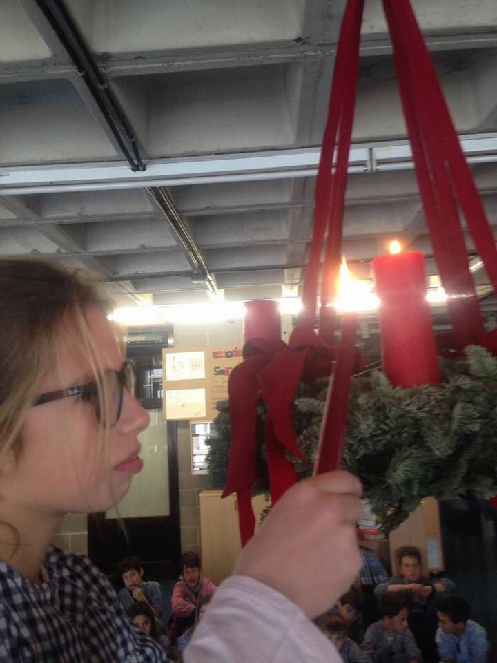 thaubarcelona's tweet photo. 6è. encèn la 3a. espelma de la Corona d'Advent!
#6èprimària
#tempsdadvent
#thaubcn https://t.co/DqSgWJjdxP