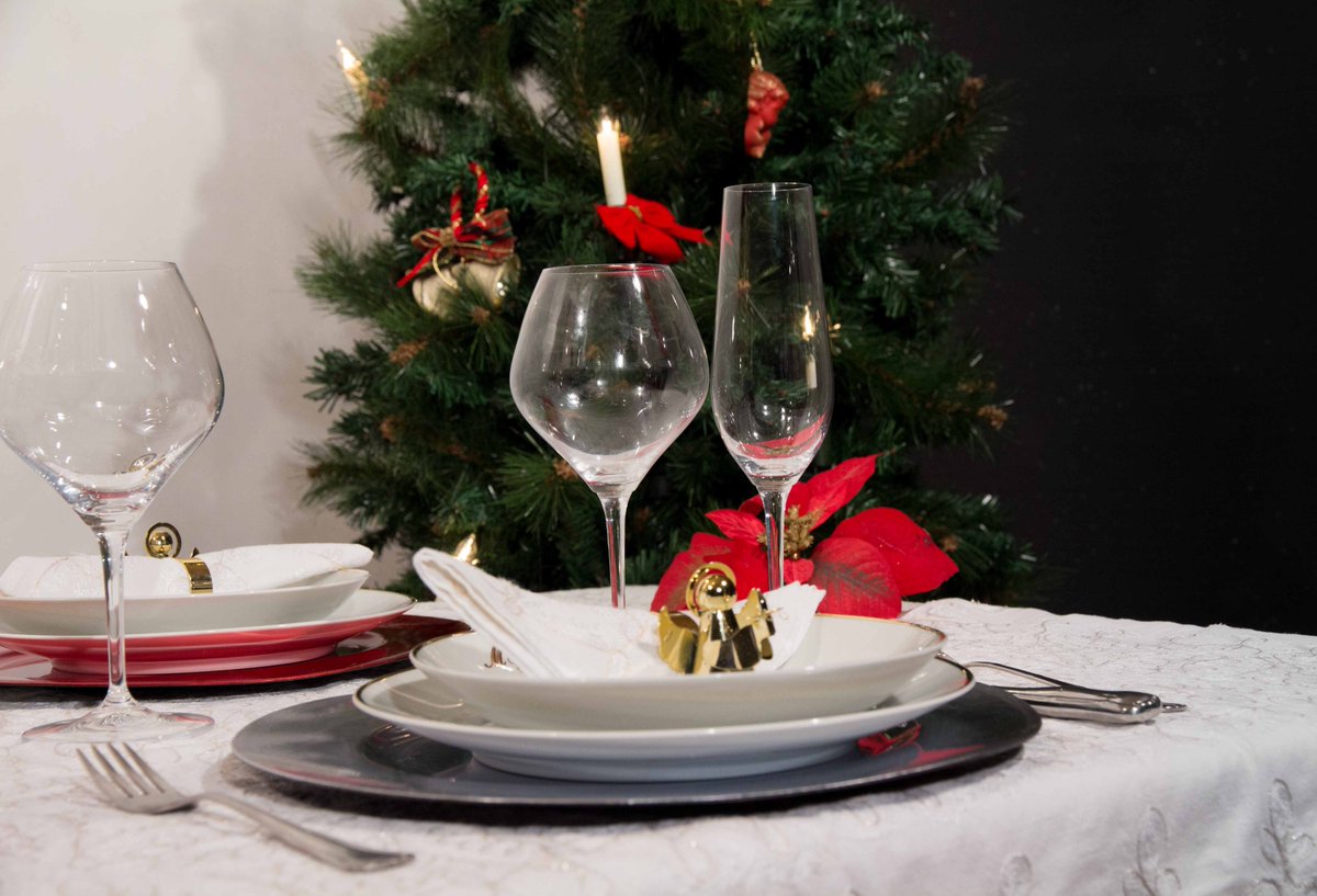begosrules's tweet photo. ¡Navidad, Navidad.... dulce Navidad! Porque es #Navidad y la adoro ya tenéis un post con ideas para decorar vuestra mesa navideña de este año en  #begosrules https://t.co/MLAOeEzvag #decoracion https://t.co/kW9Wt0g7t8