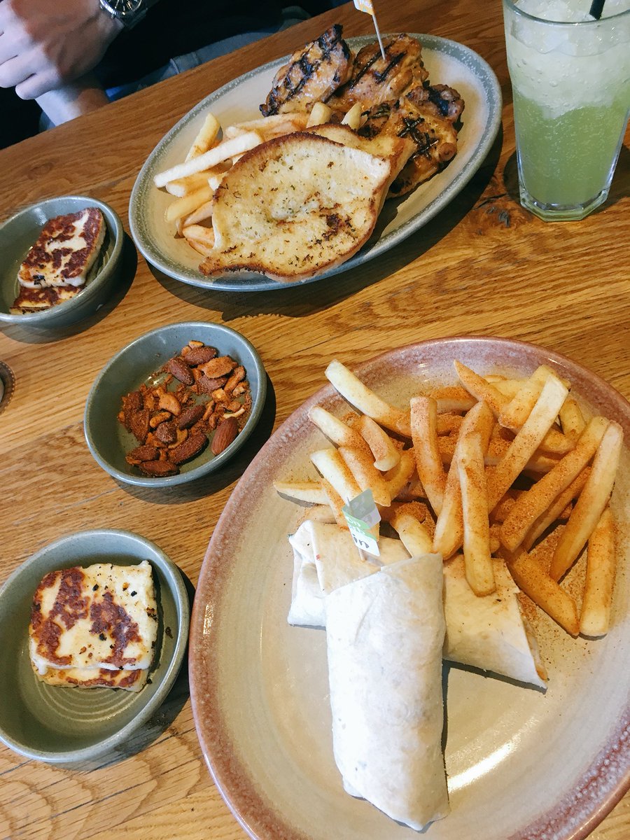 sashalucywright's tweet photo. WE LOVE YOU @NandosUK Finsbury Park Thank you so much  for our 12 days of Christmas give away! It’s our lucky day! ⛄️🎅🏼💖 https://t.co/rAXFm7N59l