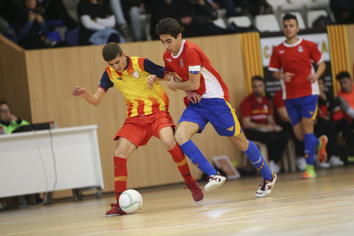 FCF_CAT's tweet photo. Catalunya debuta amb una treballada victòria davant València https://t.co/o0F2ZMxMEM #sub16mascFS #futsal https://t.co/ks3i3k1P6r