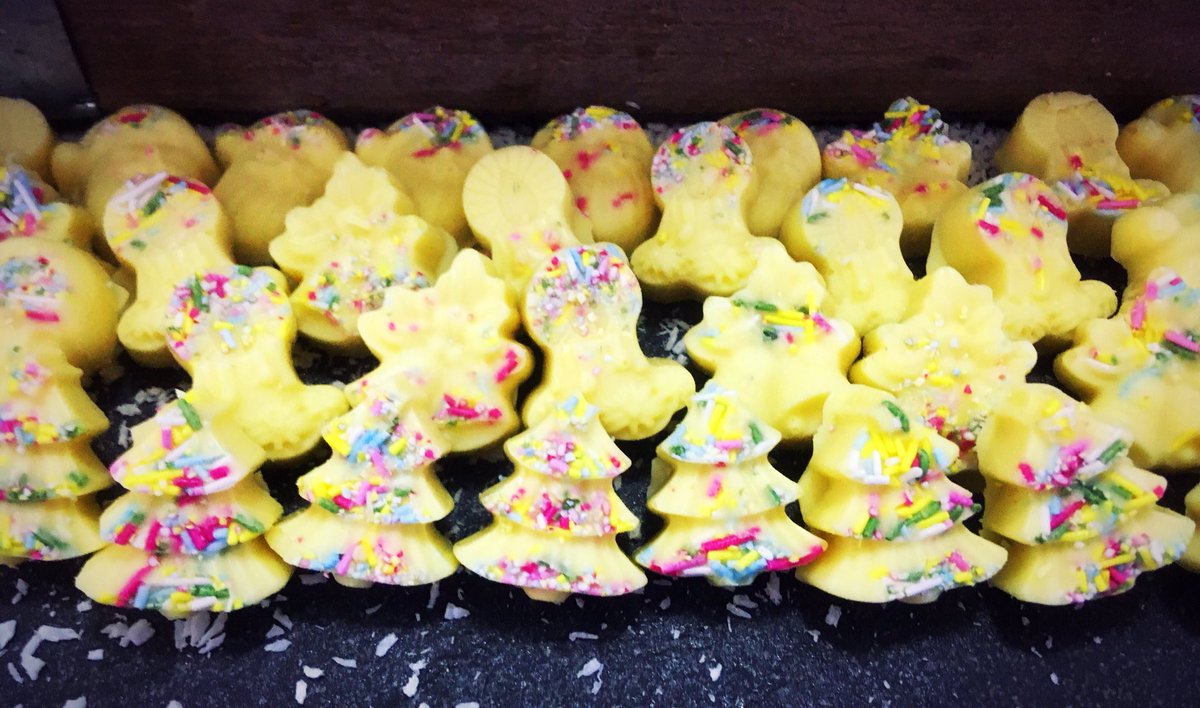 robdudley89's tweet photo. White Chocolate Bites @AbbotsBromley @HolroydHowe #ChristmasMarket @Rachael48432853 @_1steffan @ESweeting87 @TFlyingDutchM https://t.co/pNybj2tgZa
