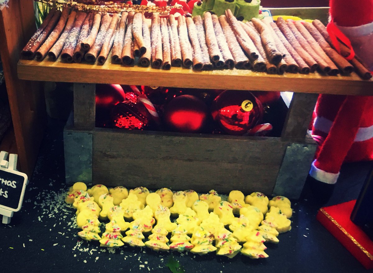 robdudley89's tweet photo. White Chocolate Bites @AbbotsBromley @HolroydHowe #ChristmasMarket @Rachael48432853 @_1steffan @ESweeting87 @TFlyingDutchM https://t.co/pNybj2tgZa