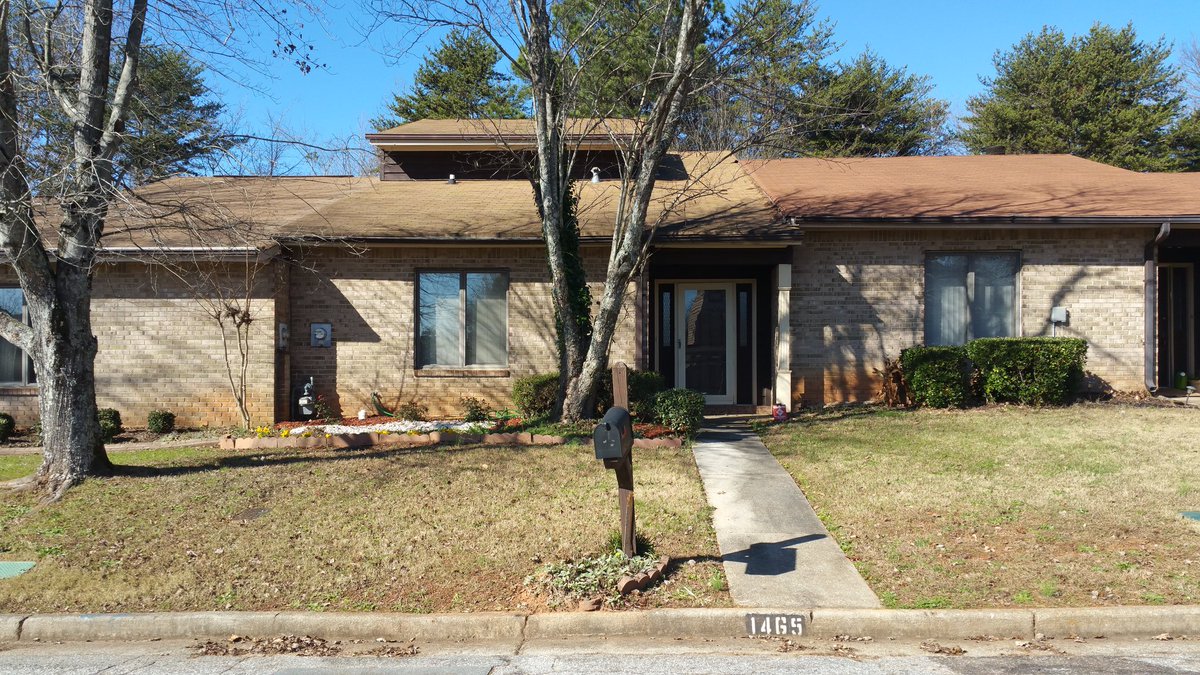 PersonalSource's tweet image. This 3BR/2BA Condo is Ready-2-Rent and located in a great community. Great area, great schools, great neighborhood! The property has 3 large bedrooms, 3 full bathrooms, wood floors, and fireplace. Call AJ 678-374-1802 or visit rtd4.com/79820 for info.
#PropertyManagement