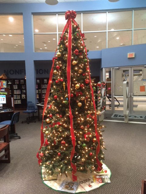 CosbyLibrary's tweet photo. Cosby High School Library wishes everyone a safe and happy holiday! See you all next year! #oneccps https://t.co/HZ598dDqfy