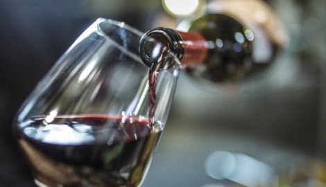 BMJLearning's tweet photo. Ask an expert: alcohol related liver disease - Consultant hepatologist Dr Stuart McPherson answers GPsโ questions on alcohol related liver disease (ARLD) https://t.co/FraR6ctg11 #alcoholawareness #gp #doctor #medtrainee #CPD #buildyourknowledge #bmjlearning @GlobalHealthBMJ https://t.co/jlGVvFYKkr