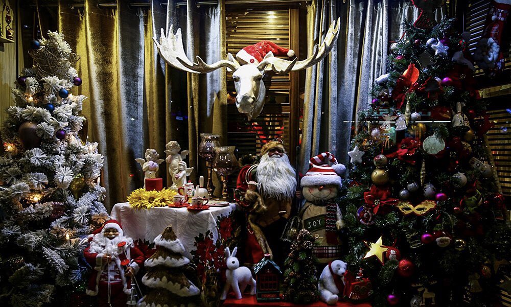 TurquoiseDomes's tweet photo. Getting ready for Christmass in Tehran
#Tourism #Trip #Travel #Traveling #InstaTravel #Adventure #Explore #Hiking #Nature #Iran #ATMtravels #إيران #السفر #modern #modernlife #moderntehran #christmass https://t.co/CYACiZMh4j