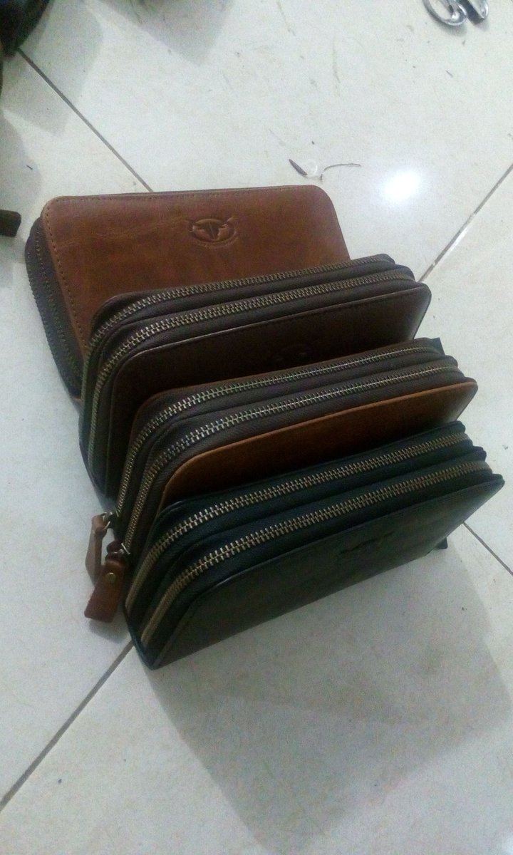 Virendsstore's tweet photo. Ready dompet cewek .banyak kompartmen nya lhooo.
Promo akhir taun Rp. 300k https://t.co/IBHBGdoJMx