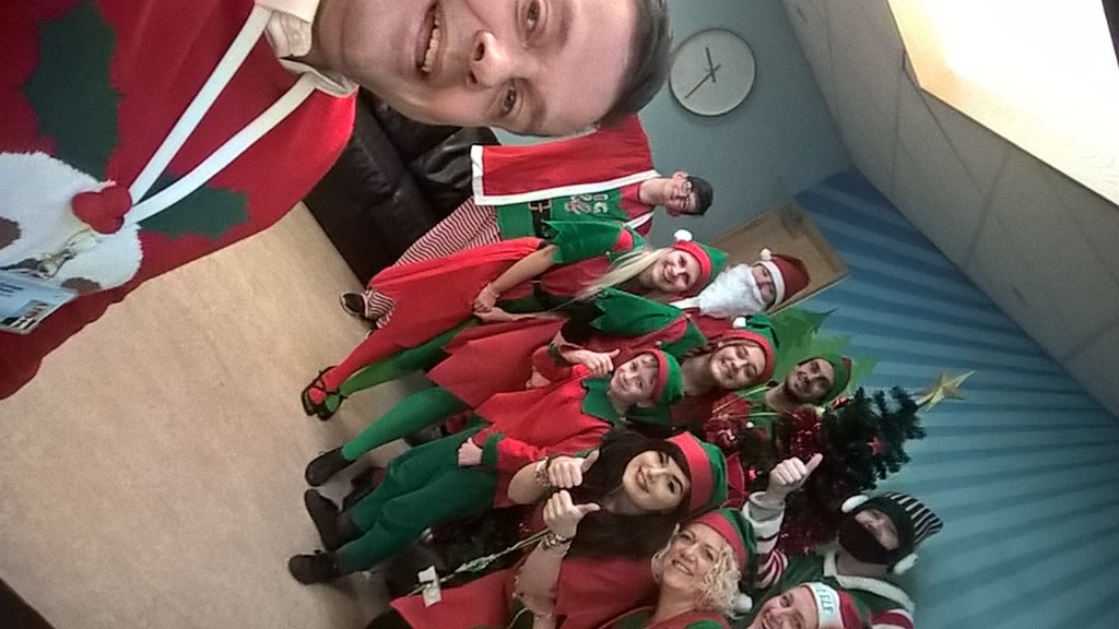 HanhamWoods's tweet photo. Christmas #elfie https://t.co/BI41BE3kml