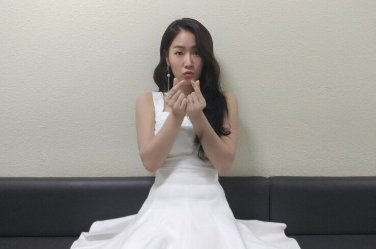 official_soyou's tweet image. [#SOYOU]
설레였던 #기우는밤 #너에게배웠어 #뮤직뱅크 첫 무대 완료 💝
참여해 주신 팬여러분 감사합니다 👍
내일 #음악중심 에서 만나요💕
#The_Night #RE_BORN