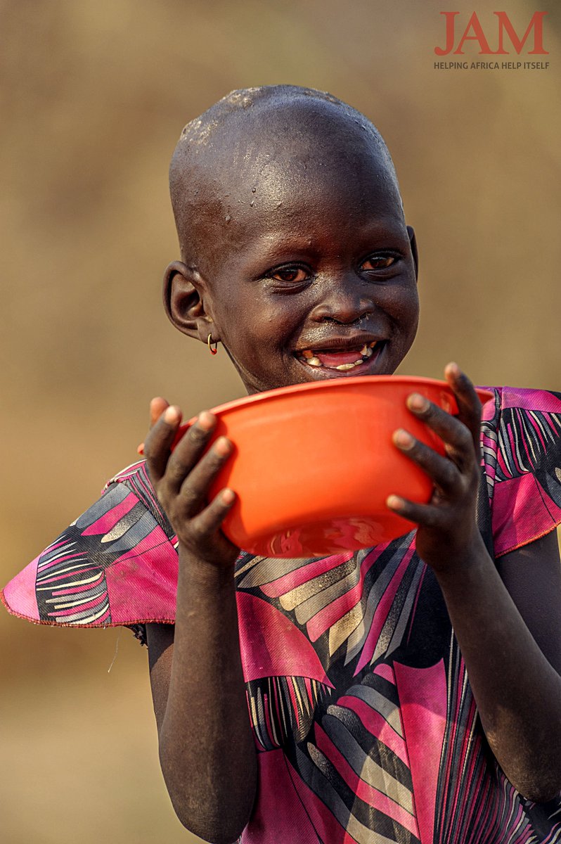 ForAfrikaOrg's tweet photo. As you enjoy this Festive Season with your family, please consider helping hungry families in Africa. We don't want any child to go hungry. Donate today at https://t.co/fzsBpXRaNk #RealAmazing #Christmas https://t.co/EbuuA6zngh