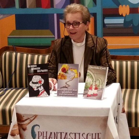 AgenturSimmet's tweet photo. Lesung mit Brigitte Teufl-Heimhilcher - wir legen los 😀 "Der liebe Gott und sein teuflisches Bodenpersonal" #HeitereGesellschaftsroman #phantastischeLiteratur #stadioncenter #Wien #agentursimmet #Bücher https://t.co/Ydlfavxt4z