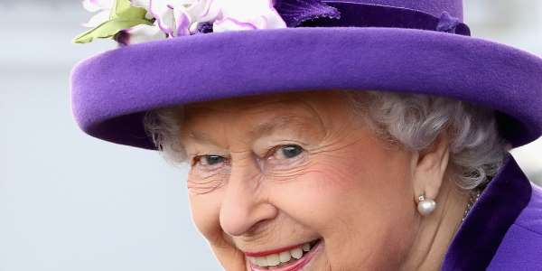 The Queen gives all of her staff an £8 Christmas pudding from Tesco msn.com/en-gb/news/ukn…