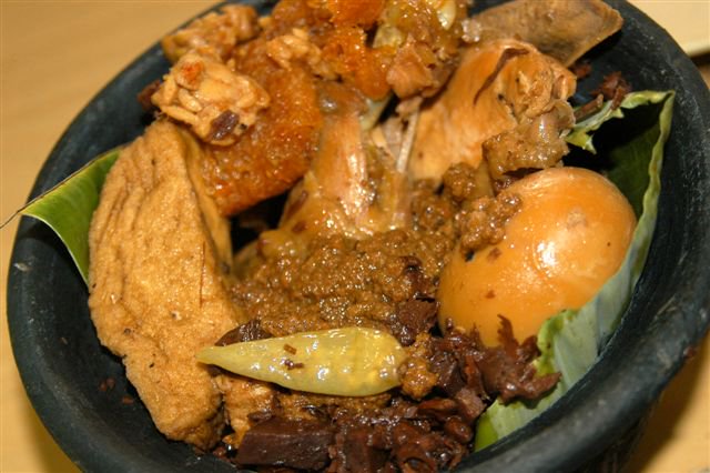 arieparikesit's tweet photo. #ayamWar #Jogja

Gudeg Bu Amat Selokan Mataram, andalan untuk dibawa pulang cc @dodoabdullah @rade_efp https://t.co/CKXCzbaGV1