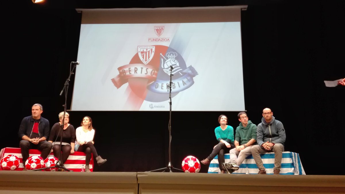 lanku_bertsoak's tweet photo. X. Bertso-derbya hastear da @bbk gela gaztetxoez gainezka @GalderReguera @athletic_eus @RealSociedadEUS #bertsoderbya https://t.co/RNwbwriCtA
