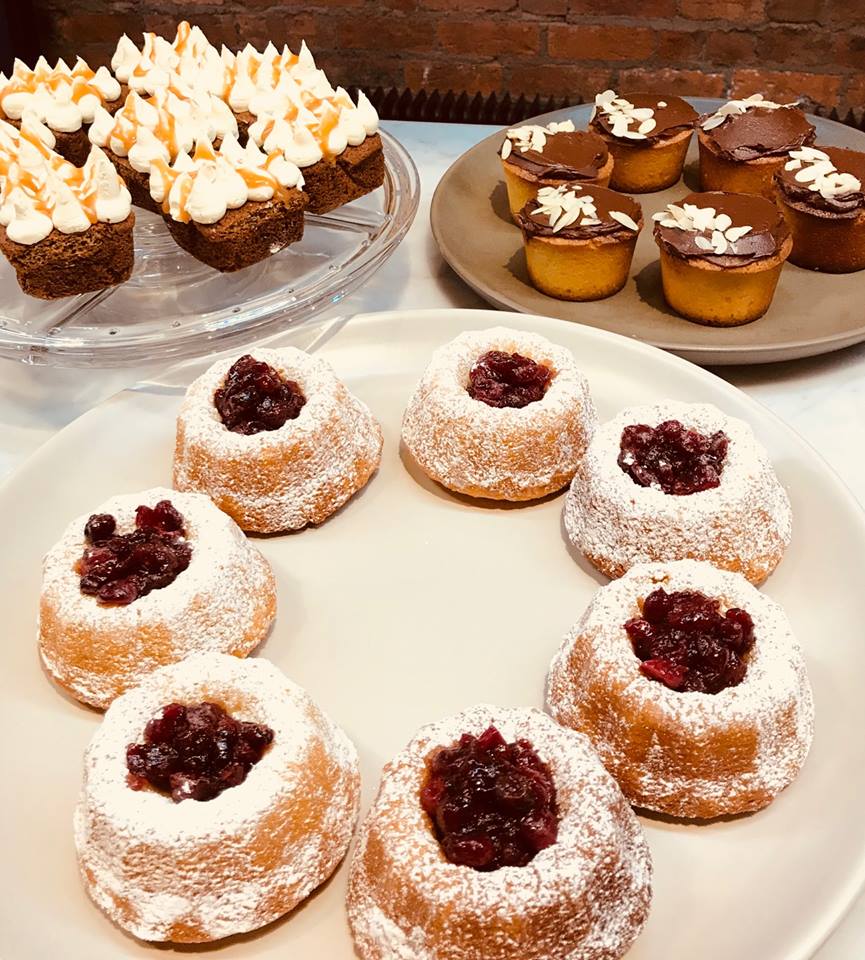 wearelaundry's tweet photo. HAPPY FRIDAY! Come get cosy in our cafe and enjoy our delicious selection of cakes.... look at these beauties! #cakecakecake #sheffieldissuper https://t.co/cT8uRjnnB5