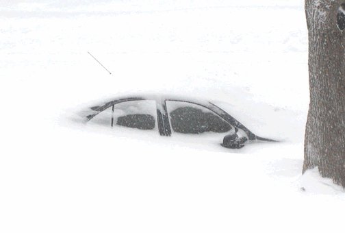 TerhiMG's tweet photo. #AddSnowRuinAnything Snow, where's my car ? @0ffTh3Cuff @katy_bee123 @westy2112 https://t.co/YEoJrsykdg