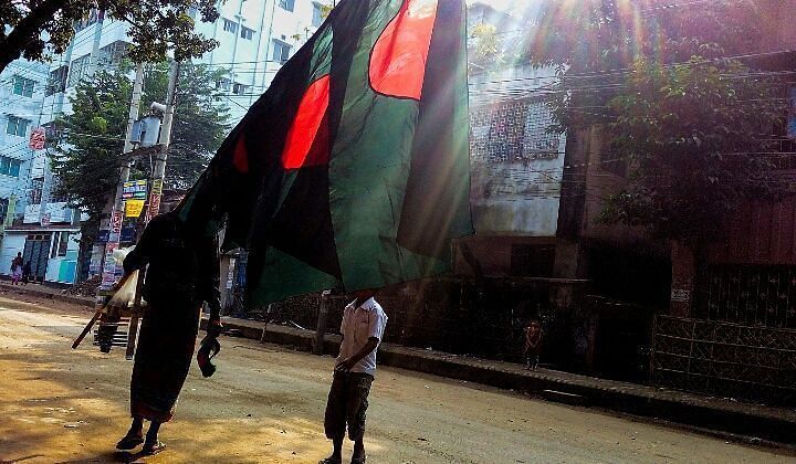 roaminbd's tweet photo. Taken by @__the_sad .
.
Use #roaminbangladesh 
or
Tag us @roaminbangladesh .
.
.
#roaminbangladesh #roaminbd #victoryday #festival #bijoy #dhaka #dhakagram #peoplesofbangladesh #street #storyofthestreet #spi_collective #photographyeveryday #photography #naturalbangladesh #di… https://t.co/XdvjmbrxmI