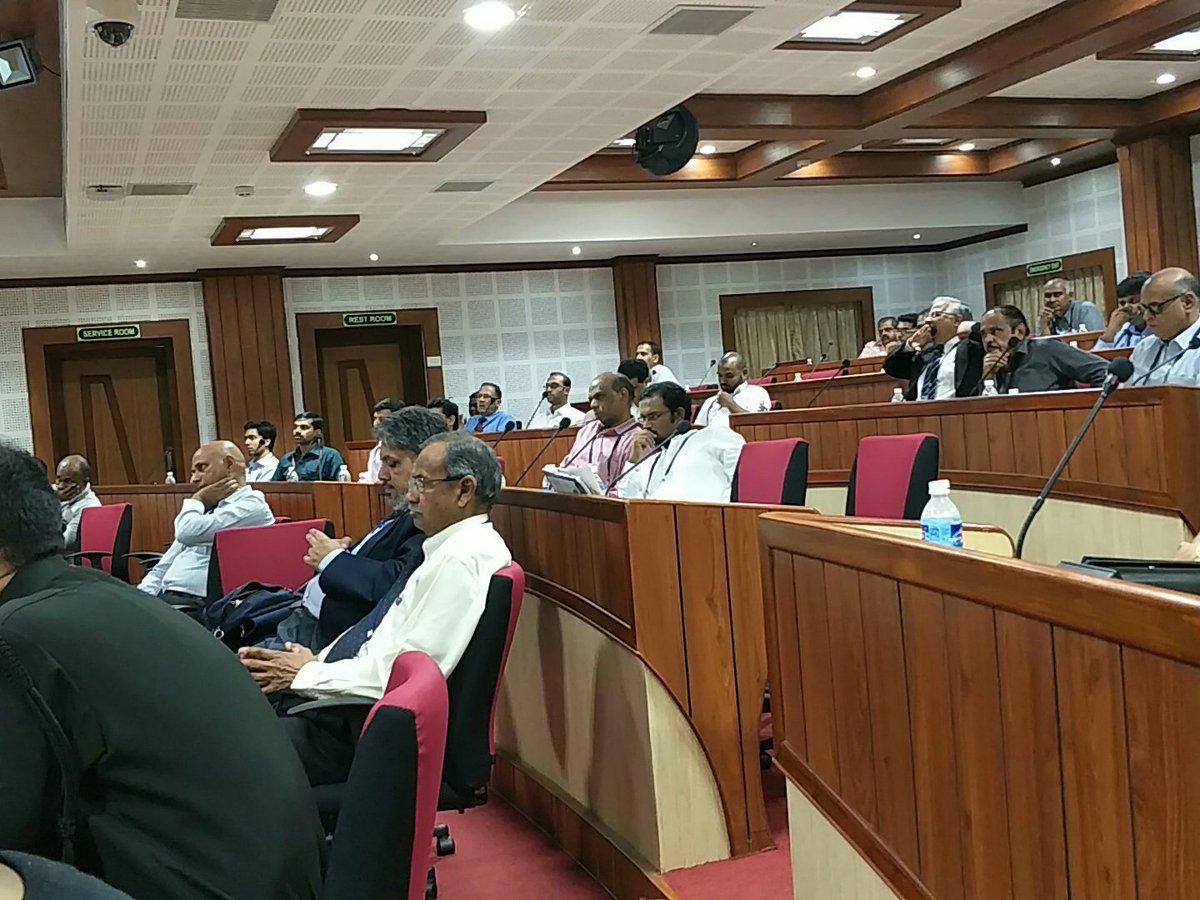 DefencePost's tweet photo. Session 2 of seminar on 'Solutions to problem statements' #DefenceMakeInIndia #Coimbatore #Defence #IndianArmy @adgpi https://t.co/tWSv4SxHjf
