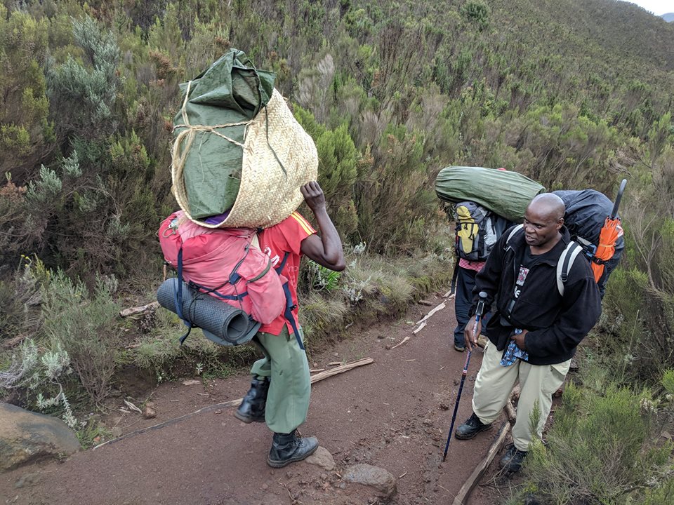traverse_afrika's tweet photo. Edwin, one of our porters, making it look easy - Lemosho Route. #MtKilimanjaro #ClimbingKIlimanjaro https://t.co/SzhaTDcLuI
