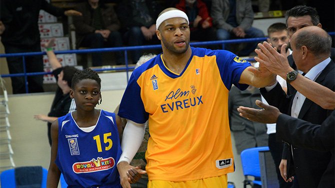 CPBB_Officiel's tweet photo. Passé par @OLB45, @LevalloisMetro  et  l'@ALMEvreux, Aloysius ANAGONYE 🇺🇸 a rejoint le CPBB pour compenser la blessure d'Ethan JACOBS ! Il effectuera samedi son premier match aux Maradas. #GoCPBB https://t.co/SUDsGaG6dO