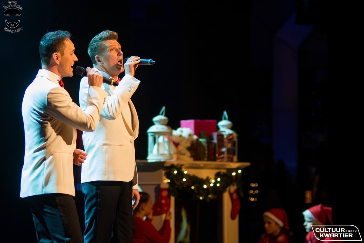 KCAtrium's tweet image. 2 tjokvolle zalen van @TheaterSneek genoten zondag van de kerstvoorstelling van Cultuur Kwartier #Sneek. Fotograaf Jeroen van der Kallen maakte een prachtige reportage: kunstencentrumatrium.nl/kerstvoorstell…