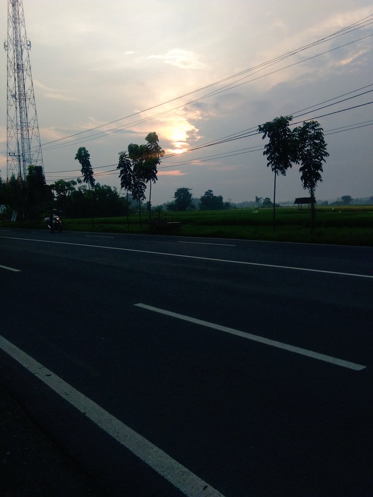 dek_amee's tweet photo. Banyuwangi 17:21 https://t.co/W0A83L72Kk