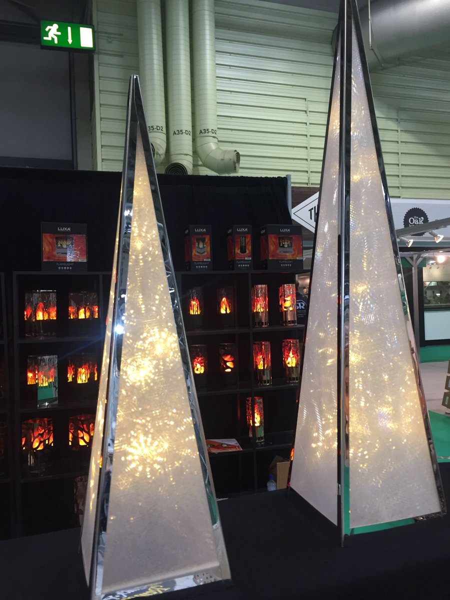 Our brand new #Pyramid #Lanterns have been very popular. Find out how you can stock them in your business by calling 📞 +44 (0)20 7585 0055 ✨ #lighting #trade #tradelighting #lamps