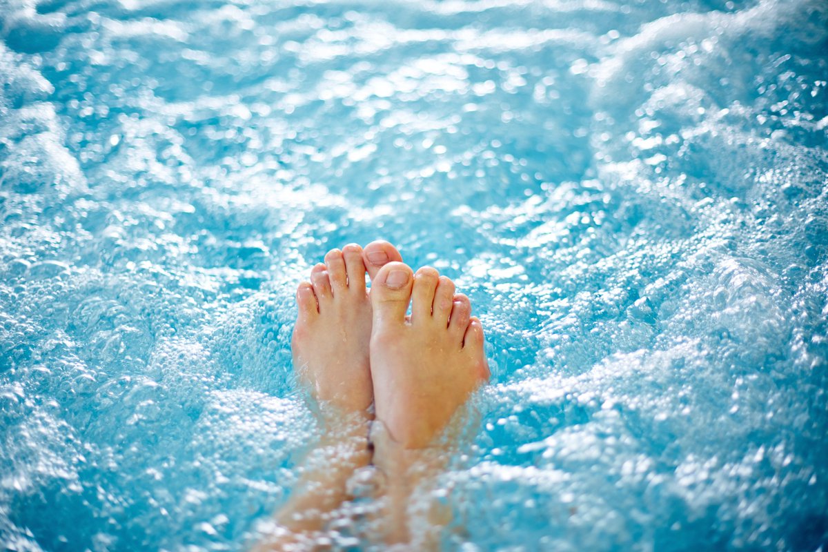 SteinbachGmbH's tweet photo. Die Arbeitswoche entspannt ausklingen lassen... 😌 #spa #wellness #chillen #relaxing #weekendstart #whirlpool #fußfetischist #thehappynow #intex #fortodayslifestyle #steinbach https://t.co/nKWikWGYK2