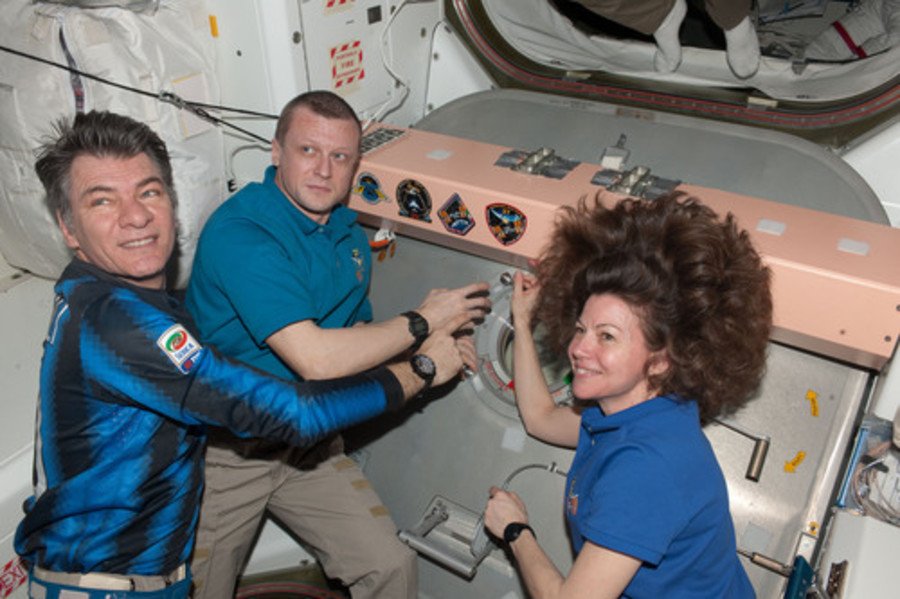 🛰 | Inter memiliki penggemar di seluruh dunia 🌎🌍🌏 - bahkan di luar angkasa 🌕!
Selamat kepada astronot Paolo #Nespoli yang telah kembali ke bumi setelah hampir 5 bulan menjelajahi galaksi 💫✨.

#FCIM #ForzaInter ⚫️🔵

<a href="/astro_paolo/">Paolo Nespoli</a> <a href="/esa/">European Space Agency</a> <a href="/Space_Station/">International Space Station</a>