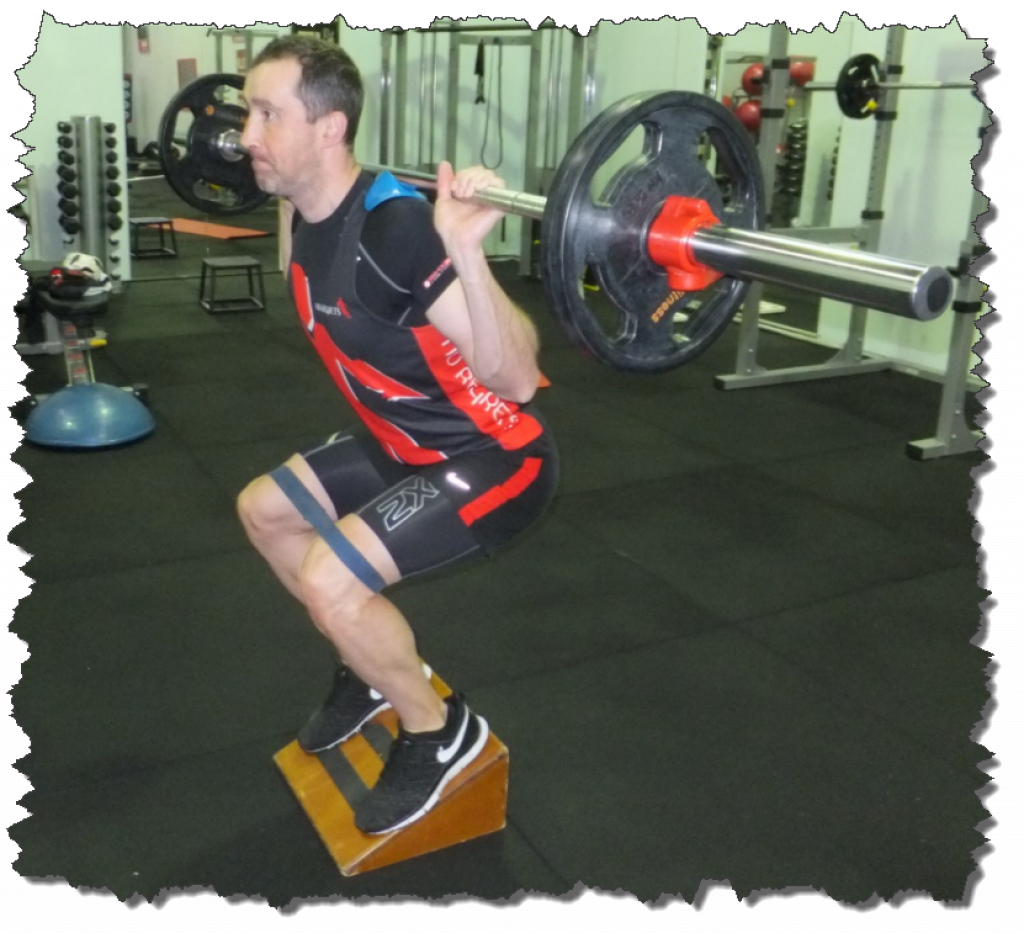 Rebuilding quad strength after a knee injury can be tough. The decline board is a great tool to assist the rehab stage and improve strength with full range of motion to prepare for harder movement. #squat #sportsinjury #kneepain buff.ly/2AJhAU4