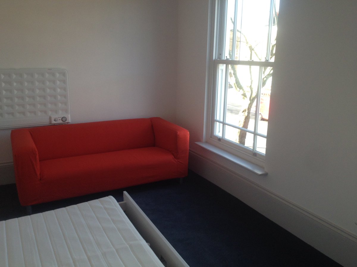 Heathcrest101's tweet photo. @WeRoomies 
NEW CROSS-SE14 6TY
Available 22 December 2017
BEAUTIFUL DOUBLE ROOM IN THIS NEWLY REFURBISHED HOUSE!!
Rent: £650 per month https://t.co/vjKv7a8gA3