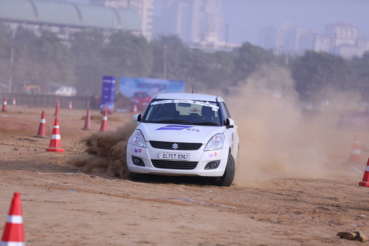 Maruti_Corp's tweet photo. The north zone continues to battle it out with extraordinary racing skills on the twin track at #MSAutoprix2017 #Gurugram. https://t.co/hr84pflNcF