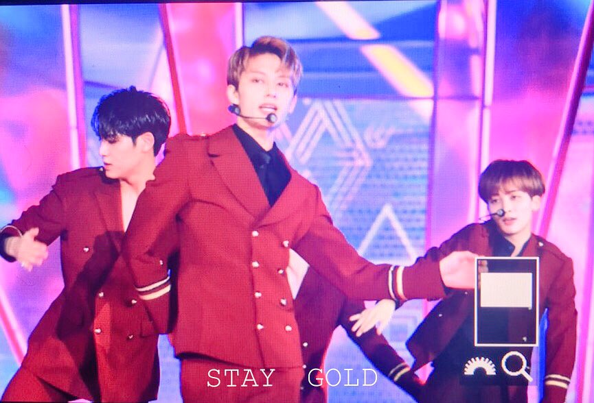 Stay_Gold0610's tweet photo. 171215 제주 슈퍼모델 콘테스트 
준휘야!! 너가 바로 슈퍼모델이얌.!!!!!!!!!!
#문준휘 #준 #세븐틴 #文俊辉  @pledis_17 https://t.co/lqyH25P1Gr