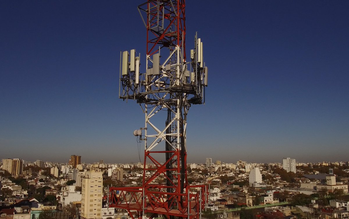 telxius's tweet photo. Esta es una de nuestras torres en Buenos Aires, Argentina. Telxius cuenta con uno de los catálogos de torres de telecomunicaciones más extenso del mercado con casi 16.000 torres en 6 países #EnablingCommunication https://t.co/omGVGMpRKL