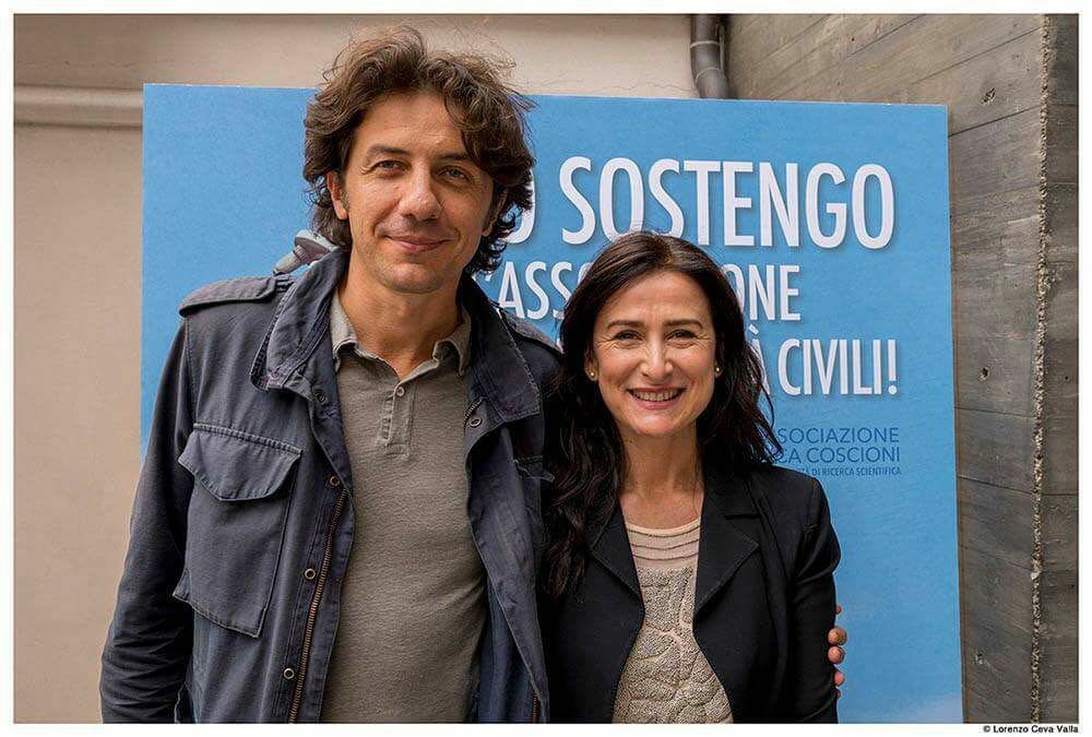 marcocappato's tweet photo. ho una notizia sensazionale: da oggi, chi NON vuole fare #biotestamento può continuare a NON farlo!! Bello no? Cari avversari, possiamo dunque fare la pace e restare amici? :-))  
#LiberiFinoAllaFine https://t.co/tL4gh37iMd