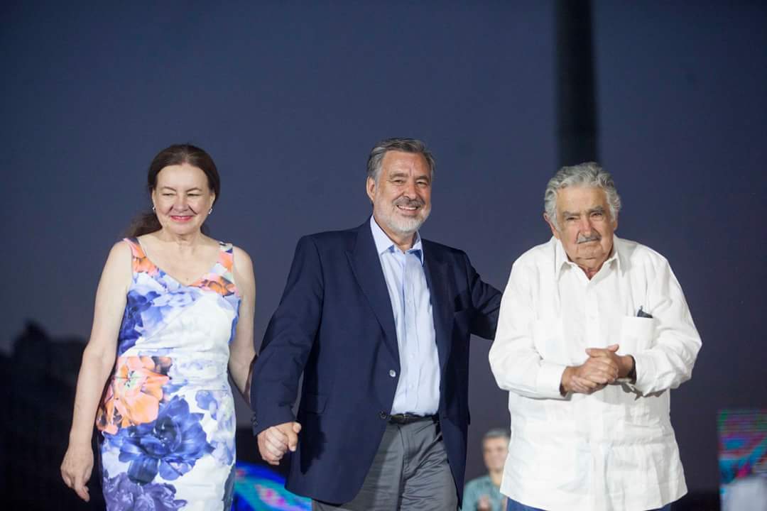 MarciaGonzalezN's tweet photo. Y como nos dijo el gran Pepe Mujica "La Historia no la cambia el Quijote, sino la multitud de Sancho"  Vamos con todo y con todos a votar este 17 de Dic #YoVoto4  #VotemosPorGuillier #ConGuillerChileGana https://t.co/arwXHcdVfq