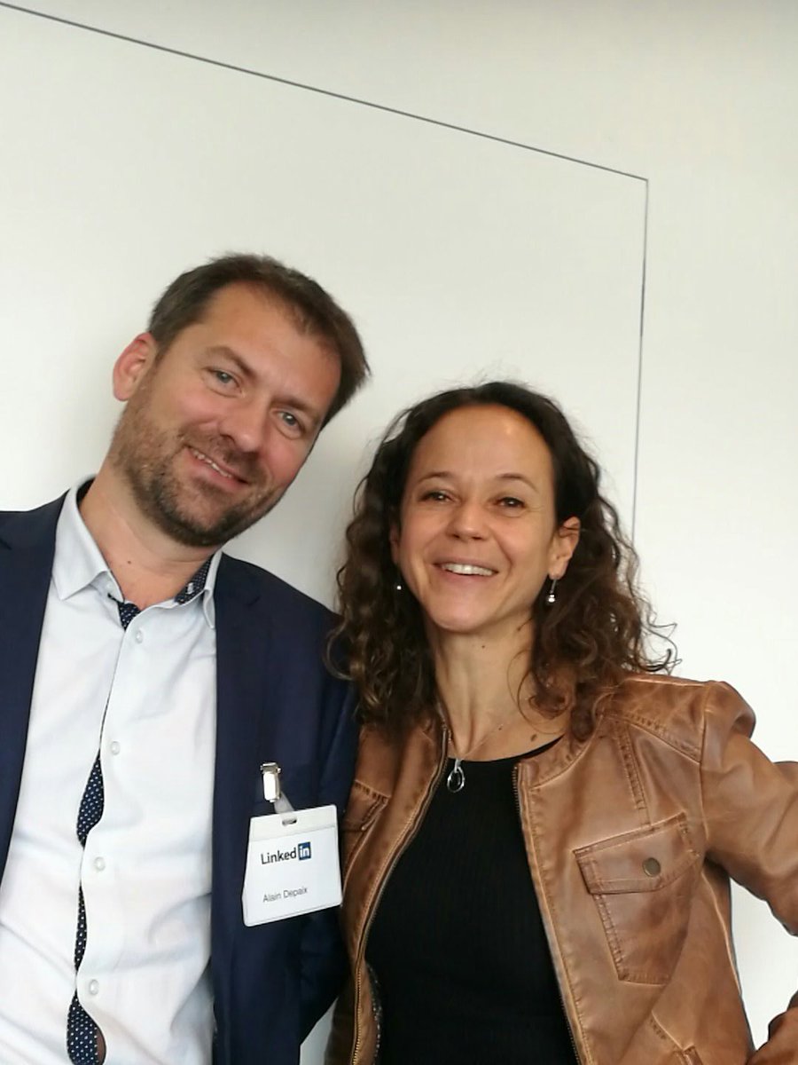 sylvbill's tweet photo. Après la conférence François Saltiel chez #linkedin comment les réseaux sociaux changent le monde #AmbBPCE la pause et le débriefing https://t.co/qJELD5arCB