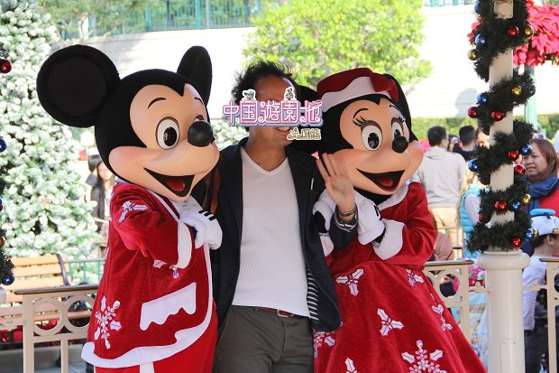 セキガミ タケシ 新刊 中国抗日博物館大図鑑 好評発売中 中国遊園地大図鑑 シリーズもよろしく 香港ディズニーランドで撮影した本物のミッキーマウスと長沙世界の窓で撮影した偽ミッキーの着ぐるみの比較 中国遊園地大図鑑 T Co