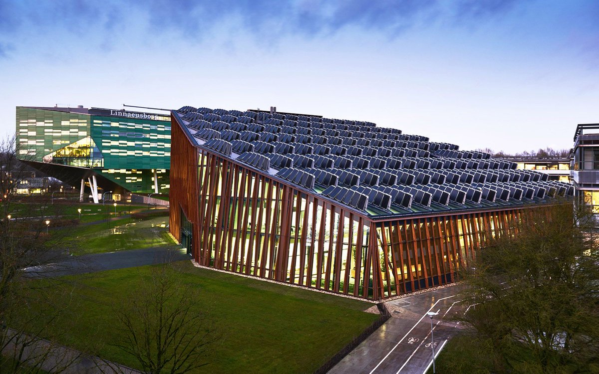 "The Tesla of the building industry” – Energy Academy Europe staat in de decembereditie van de Architect’s Datafile. Aldo Vos werd geïnterviewd over het gebouw dat meer energie opwekt dan het verbruikt. <a href="/energyacademy/">Energy Academy</a> <a href="/ArchitectsDF/">Architects' Datafile (ADF)</a> 

Zie het artikel hier: buff.ly/2l0NTHj